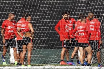 Las 15 imperdibles fotos de la distendida práctica de la Roja