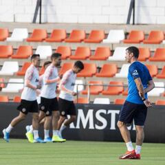 El 'método Celades': perfil bajo, 4-3-3 y posesión