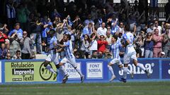 Los jugadores del Atl&eacute;tico Baleares celebran un gol en Son Malferit.