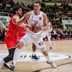 El Madrid tumba al líder