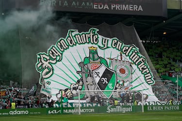 Uno de los clubes más históricos y con más motes. A los aficionados del Racing se les conoce de muchas maneras, la más común y simple, racinguistas. También suelen llamarse El Rey del Norte, haciendo referencia a las conquistas de otros campos cuando ganaban. El apodo montañeses se debe a que a los procedentes de Cantabria se les llama popularmente con ese gentilicio. Por último, verdiblancos hace referencia a los colores de su equipación. El club, que 
llegó a disputar la Europa League, pasó por momentos duros hasta su descenso a la Segunda División B, hasta que al final de la temporada pasada consiguió el ascenso a Segunda.