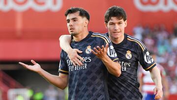 GRANADA, 11/05/2024.- El delantero del Real Madrid Brahim D¨ªaz (i) celebra su gol durante el partido de la jornada 35 de LaLiga entre el Granada CF y el Real Madrid, este s¨¢bado en el estadio Nuevo Los C¨¢rmenes de Granada. EFE/Miguel ?ngel Molina