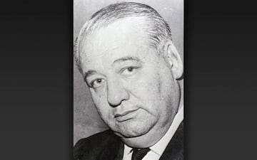 El 1 de marzo de 1961 una Comisi¨®n Gestora dirigida por Antoni Juli¨¤ de Capmany que se hizo cargo de la grave crisis deportiva, social y econ¨®mica del club. Con el fin de paliar la falta de efectivo en la caja, Juli¨¤ de Capmany se vio obligado a traspasar la gran figura Luis Su¨¢rez al Inter de Mil¨¢n por el entonces astron¨®mica cifra de 25 millones de pesetas.