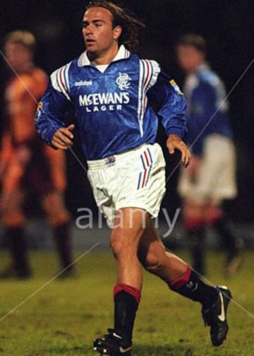 En su debut por Glasgow Rangers, en los primeros meses de 1997, Sebastián Rozental se cortó los ligamentos cruzados justo antes de convertir su primer tanto. Cuando parecía que retomaba el camino, debió operarse nuevamente antes del Mundial de Francia.