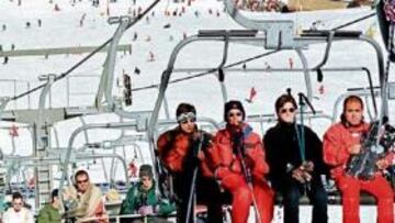 <b>REMONTES. </b>Las estaciones españoles comienza a cubrirse de nieve y los esquiadores están preparados.