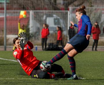 La exportera del Rayo Vallecano se retiró el pasado 2020 con 387 partidos a sus espaldas, todo un récord en la institución. Si bien es cierto que jugó dos temporadas en el primer equipo del Pozuelo, llegó con 18 años al club vallecano y se retiró con 32, por lo que se puede decir que pasó aquí toda su vida. Con el equipo franjirrojo consiguió tres Ligas y una Copa de la Reina.