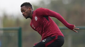 Jhon Jader Durán durante un entrenamiento de Aston Villa.