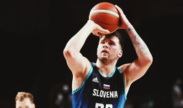 La selección eslovena de baloncesto, comandada por Luka Doncic, se ha impuesto a la selección argentina por 100-108. Luka ha anotado 48 puntos en el encuentro igualando la segunda mejor marca de la historia de los Juegos Olímpicos.