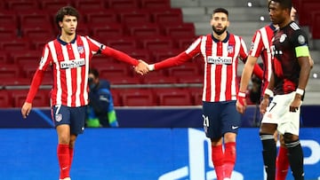 Jo&atilde;o F&eacute;lix y Carrasco se felicitan contra el Bayern.