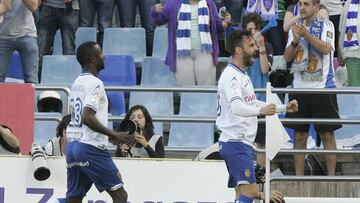 Guitan celebra su gol durante un partido entre Zaragoza y Oviedo.