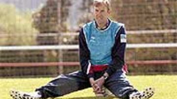 <b>DÍAS CONTADOS</B>. Antonio Maceda parece tenerlos como entrenador del Sporting, aunque si no se llega a un acuerdo, seguirá en el equipo.