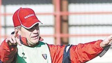 <b>INCIERTO. </b>Osasuna no sabe aún si seguirá Javier Aguirre.