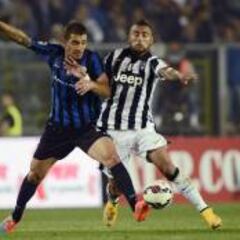 La U quiere a Carlos Carmona, pero Atalanta no lo vende