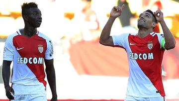 Monaco&#039;s Colombian forward Radamel Falcao (C) celebrates after scoring a goal during the French L1 football match Monaco (ASM) vs Rennes (SRFC) on September 17, 2016 at the &quot;Louis II Stadium&quot; in Monaco.  / AFP PHOTO / VALERY HACHE