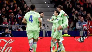 Los jugadoes del Getafe celebran el gol con Enes Ünal.