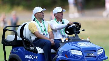 FARMINGDALE, NEW YORK - SEPTEMBER 23: Vice captain Francesco Molinari and Gianfranco Zola of Team Europe look on prior to the Ryder Cup 2025 at Black Course at Bethpage State Park Golf Course on September 23, 2025 in Farmingdale, New York. Andrew Redington/Getty Images/AFP (Photo by Andrew Redington / GETTY IMAGES NORTH AMERICA / Getty Images via AFP)
