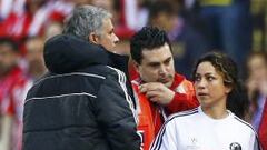 Carneiro y Mourinho, durante un partido en el Calder&oacute;n.