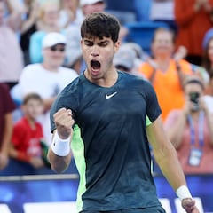 Alcaraz se mete en la final y retiene el número uno con épica
