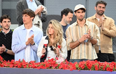 Robin Le Normand, Juan Betancourt y su pareja, Lola Rivas.
