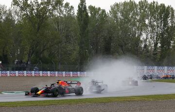 La carrera de Imola bajo la lluvia en imágenes