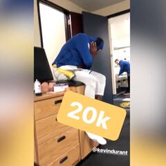 ¡Así celebró Stephen Curry los 20.000 puntos de Kevin Durant!