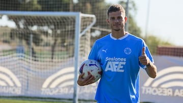 Samuele Longo posa en la 39ª jornada de Sesiones AFE.