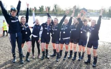 El equipo femenino de Oxford celebrando su victoria 