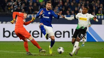 El Schalke doma al Gladbach sin Todibo