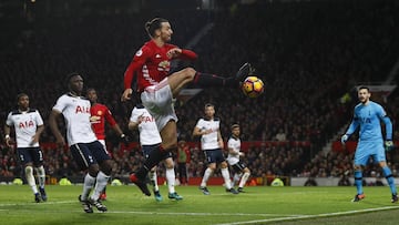 Ibrahimovic ha llevado esta temporada botas de dos marcas diferentes: Nike y Adidas.