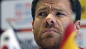 El centrocampista de la selecci&oacute;n espa&ntilde;ola de f&uacute;tbol Xabi Alonso durante la rueda de prensa que ofreci&oacute; hoy, 29 de mayo de 2012, previa al partido que disputar&aacute; ma&ntilde;ana el combinado espa&ntilde;ol en Berna ante Corea del Sur dentro de su preparaci&oacute;n para la Eurocopa 2012. 