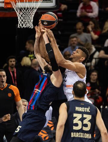 Walter Tavares, con 39 de de valoraci¨®n, decisivo en la victoria blanca. El Real Madrid gana 66-78 al Barcelona y se mete en la final.
