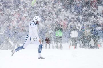 El New Era Field de Buffalo se pintó de blanco con la espectacular nevada que cayó en el juego entre los Indianapolis Colts y los Buffalo Bills. El juego terminó 13-7 en favor de los Bills. La temperatura estaba en -2 grados centígrados con vientos de 29 kilómetros por hora.