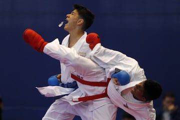 El karateka Facundo Da Silva de Uruguay se enfrenta contra Angel Gabriel Chavez durante los II Juegos Suramericanos de la Juventud 2017. 