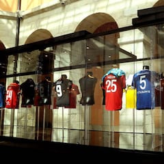 Camisetas de Di Stéfano, Maradona o Messi en la Real Casa de Correos