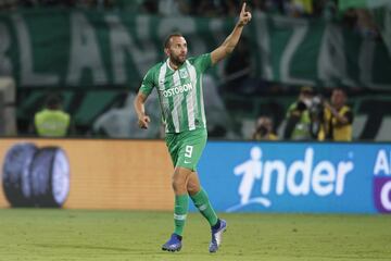 Cucchi, Arregui, en contra, Barrera y Barcos, en dos oportunidades, anotaron para los verdes. Por los rojos convirtieron Murillo y Cano.