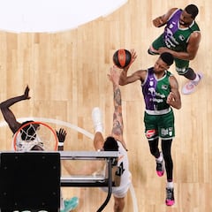 El Unicaja somete al Real Madrid y se va feliz al ‘after’ de Osetkowski