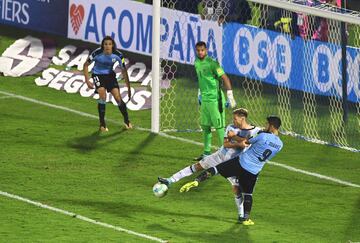 Luis Suárez y Lucas Biglia.