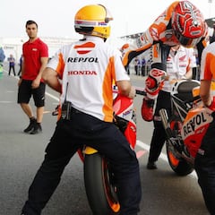 Márquez lidera un warm up normal y con la pista casi seca