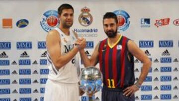 Felipe Reyes y Juan Carlos Navarro posan con la Copa.