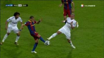 Real Madrid (0) - Barcelona (2). Fue una eliminatoria llena de polémicas. El árbitro Wolfgang Stark expulsó a Pepe tras una entrada con la plancha sobre Dani Alves. La repetición de la acción evidenció que el defensa portugués dio al balón, no obstante fue sancionado con un partido.