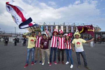 Mira el Color del Clásico Nacional celebrado en el Estadio Azteca en una nueva batalla entre el América y las Chivas.