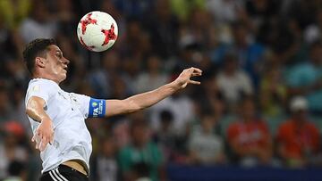Germany's midfielder Julian Draxler heads the ball during the 2017 Confederations Cup semi-final football match between Germany and Mexico at the Fisht Stadium in Sochi on June 29, 2017. / AFP PHOTO / FRANCK FIFE