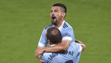 Iago Aspas y Nolito celebran el primera tanto del Celta contra el Valencia en Bala&iacute;dos.