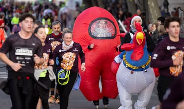 Mucho humor, alegría y disfraces en la carrera popular de la San Silvestre Vallecana. 