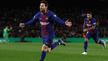 BARCELONA, SPAIN - JANUARY 28:  Lionel Messi of Barcelona celebrates after scoring his sides second goal during the La Liga match between Barcelona and Deportivo Alaves at Camp Nou on January 28, 2018 in Barcelona, .  (Photo by David Ramos/Getty Images)