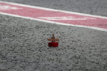 Los barcos de papel amenizan la lluvia en Suzuka