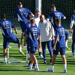 Soccer Football - UEFA Euro 2024 Qualifier - Italy Training - FIGC Coverciano Technical Centre, Coverciano, Italy - September 4, 2023 Italy coach Luciano Spalletti and players during training REUTERS/Jennifer Lorenzini