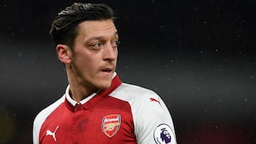 Özil breaks Cantona assist record