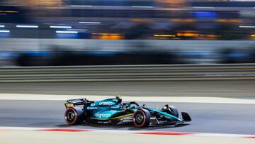 Alonso durante los Libres 2 del GP de Bahréin en Sakhir.