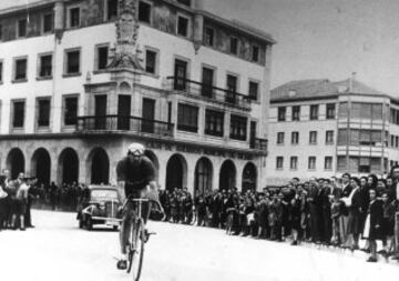 Sus mayores éxitos deportivos los obtuvo en la Vuelta a España donde además de lograr 8 victorias de etapa, en la edición de 1946 consiguió la victoria absoluta.